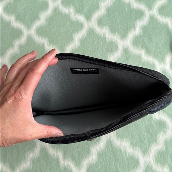 SwissGear Lunar Black and Gray tablet Sleeve case with zipper - Picture 3 of 8